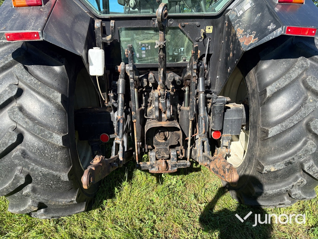Traktor - Valtra X120, Med lastare, Midjestyrd