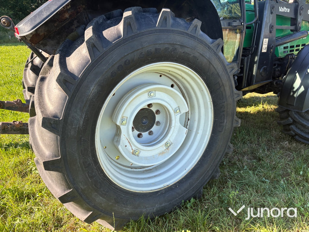 Traktor - Valtra X120, Med lastare, Midjestyrd