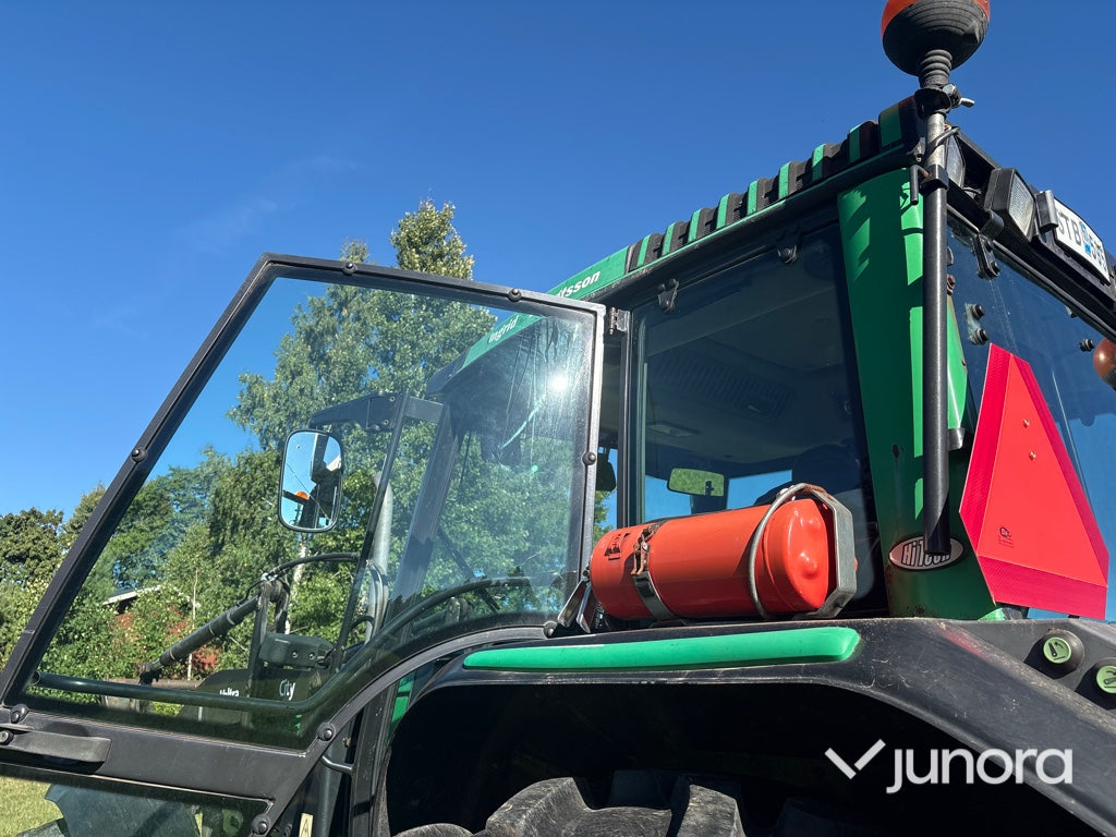 Traktor - Valtra X120, Med lastare, Midjestyrd