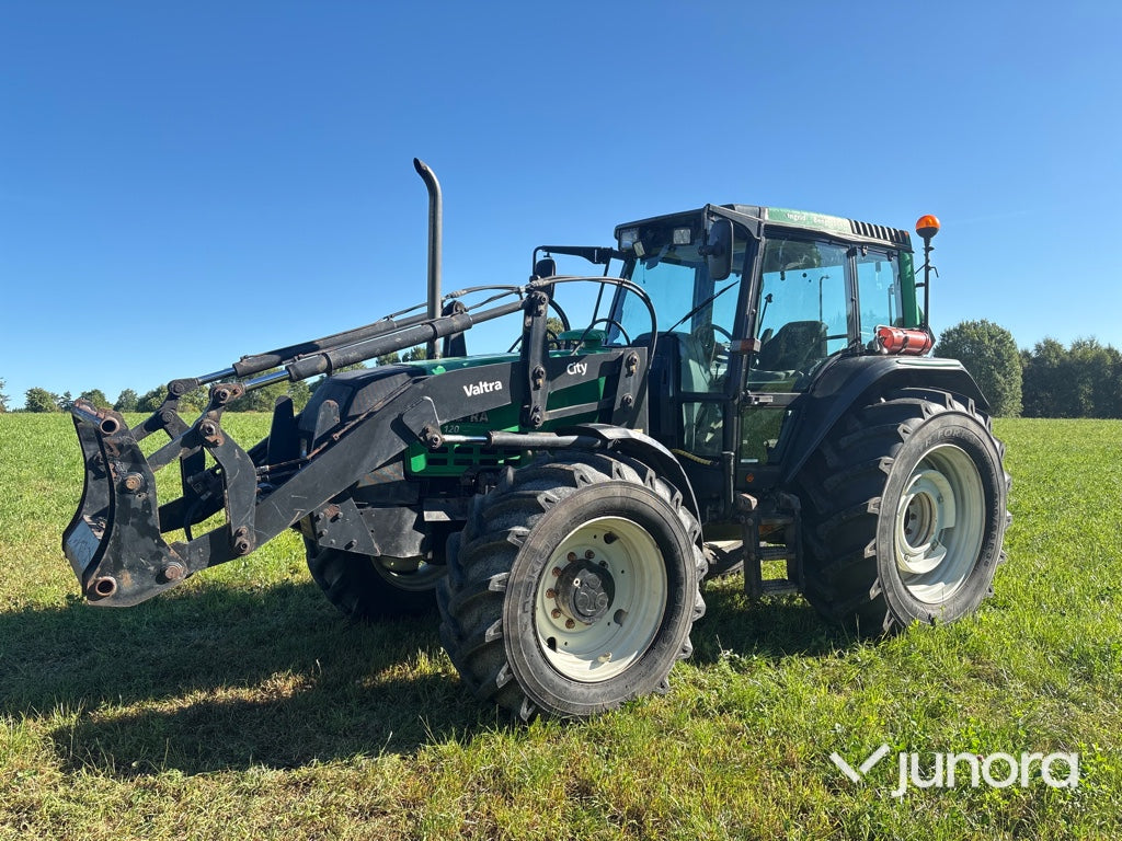 Traktor - Valtra X120, Med lastare, Midjestyrd