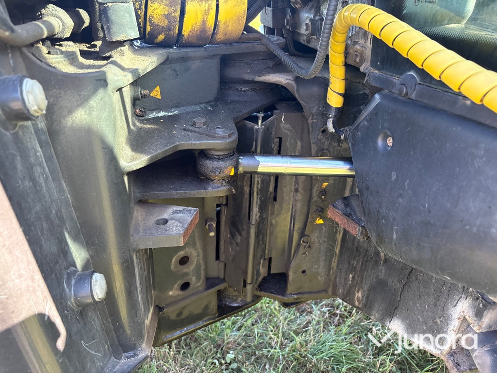 Traktor - Valtra X120, Med lastare, Midjestyrd