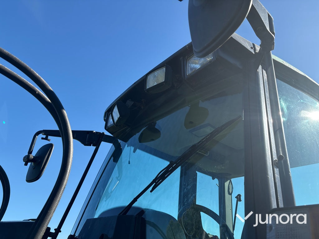 Traktor - Valtra X120, Med lastare, Midjestyrd