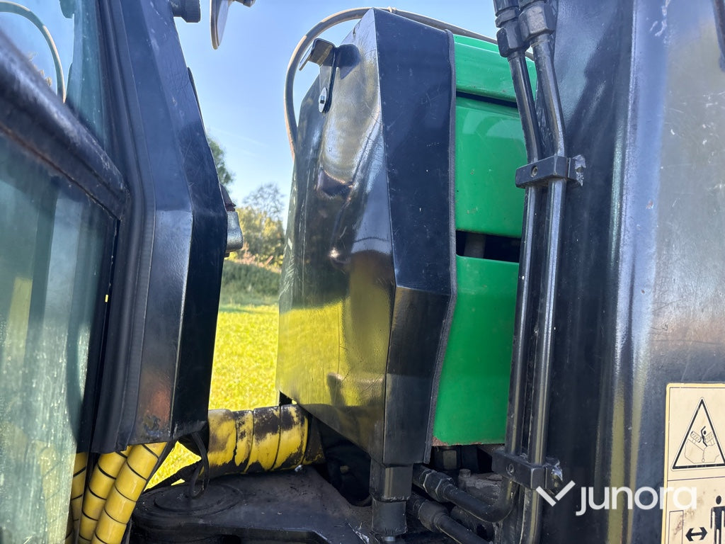 Traktor - Valtra X120, Med lastare, Midjestyrd