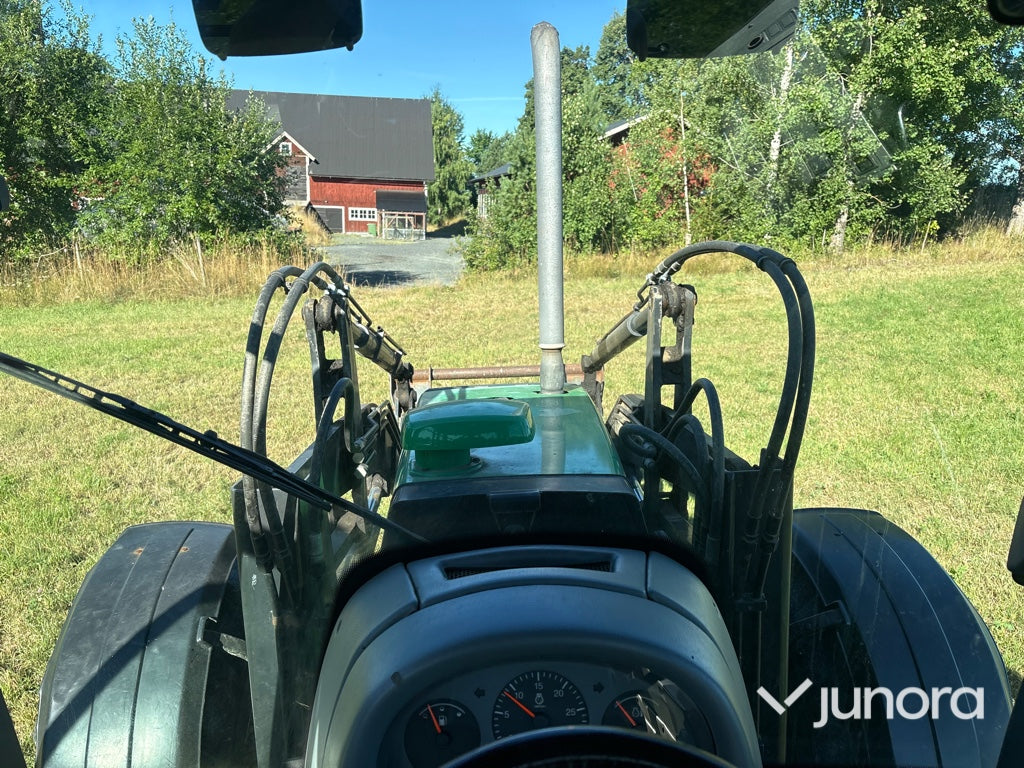 Traktor - Valtra X120, Med lastare, Midjestyrd
