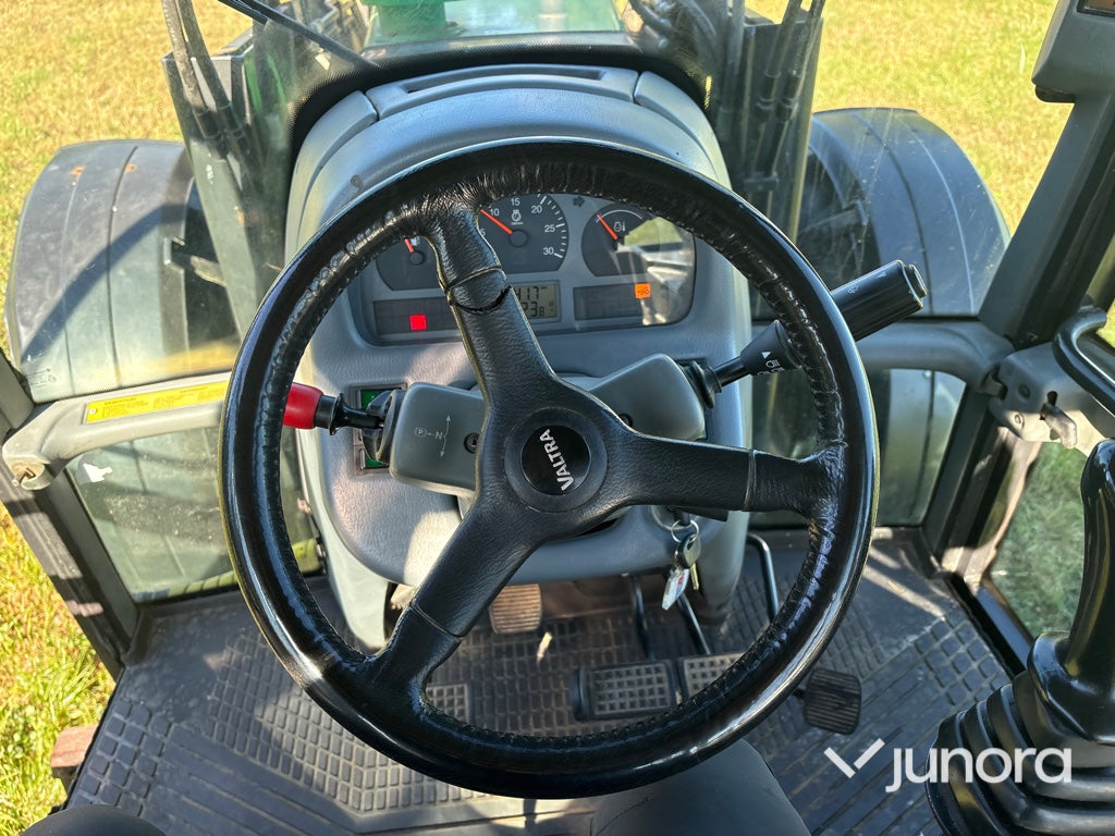 Traktor - Valtra X120, Med lastare, Midjestyrd