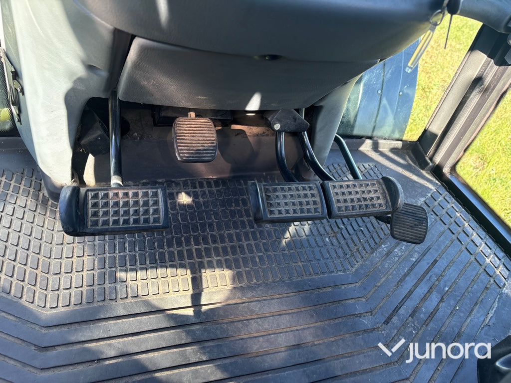 Traktor - Valtra X120, Med lastare, Midjestyrd