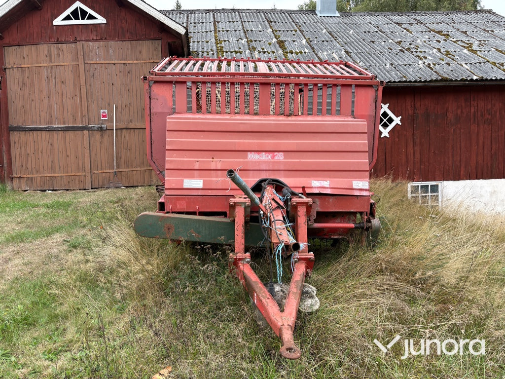 Självlastarvagn Fella Medor 28