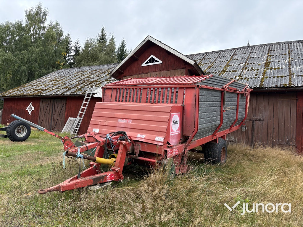 Självlastarvagn Fella Medor 28