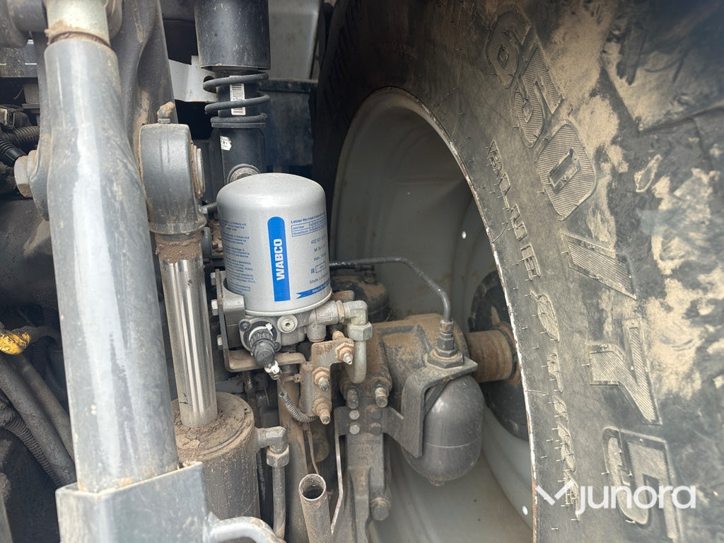 Traktor med fronlyft - Massey Ferguson, MF8S.265