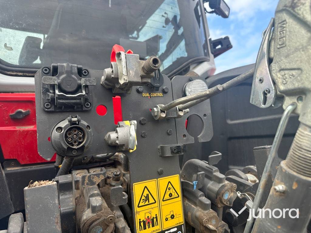 Traktor med fronlyft - Massey Ferguson, MF8S.265