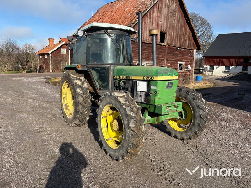 Traktor - John Deere, 2250 4WD