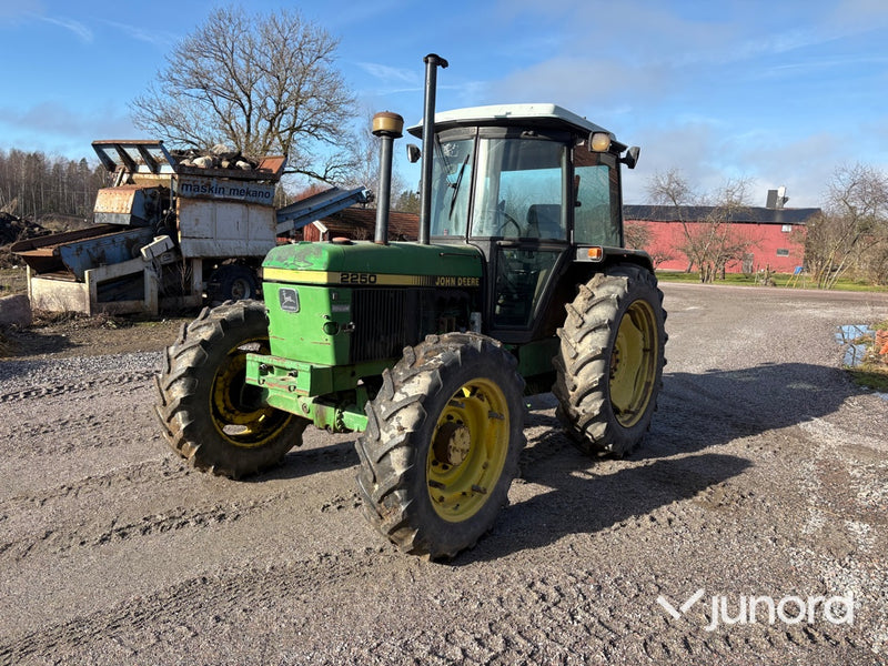 Traktor - John Deere, 2250 4WD