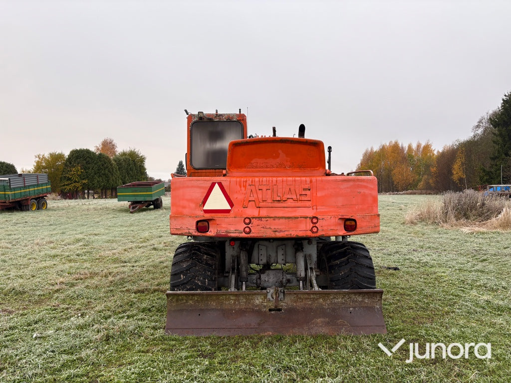 Hjulgrävare - Atlas 1304 med tiltrotator + redskap