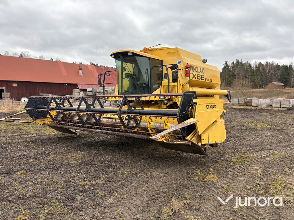 Skördetröska och vagn - NEW HOLLAND, TX68 PLUS