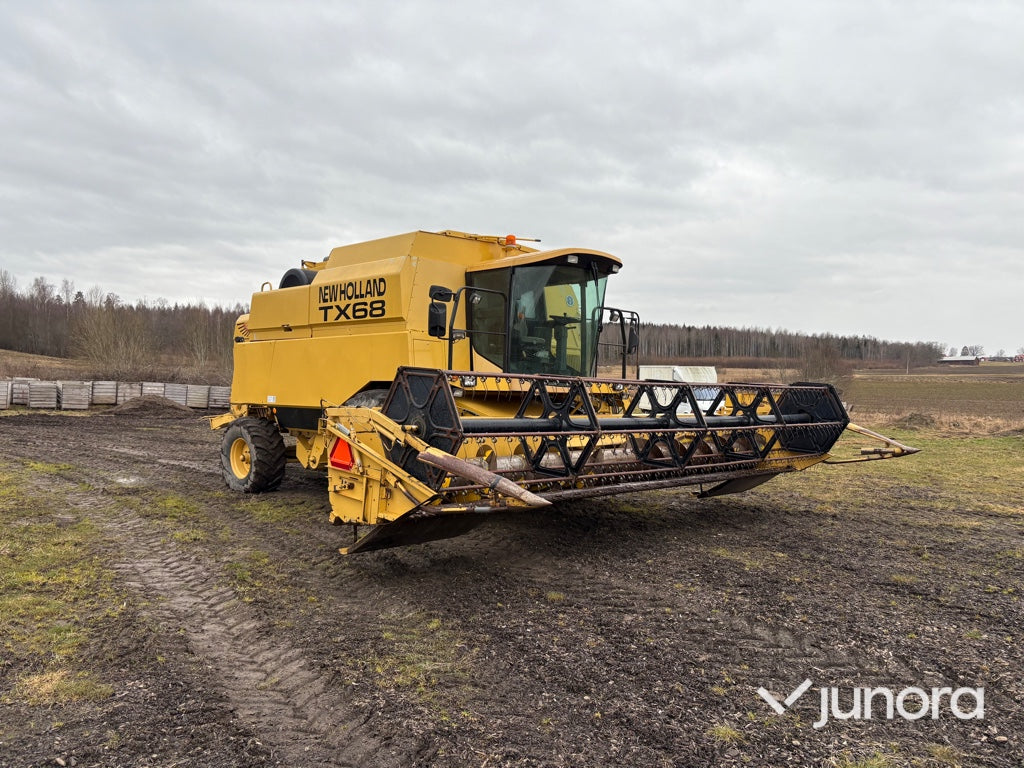 Skördetröska och vagn - NEW HOLLAND, TX68 PLUS