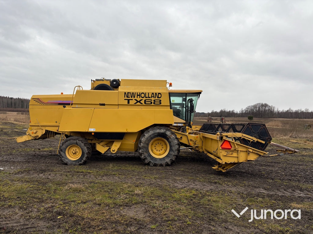 Skördetröska och vagn - NEW HOLLAND, TX68 PLUS