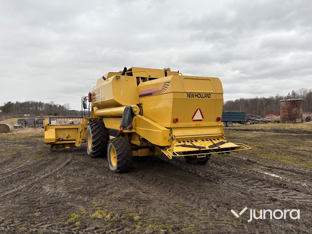 Skördetröska och vagn - NEW HOLLAND, TX68 PLUS
