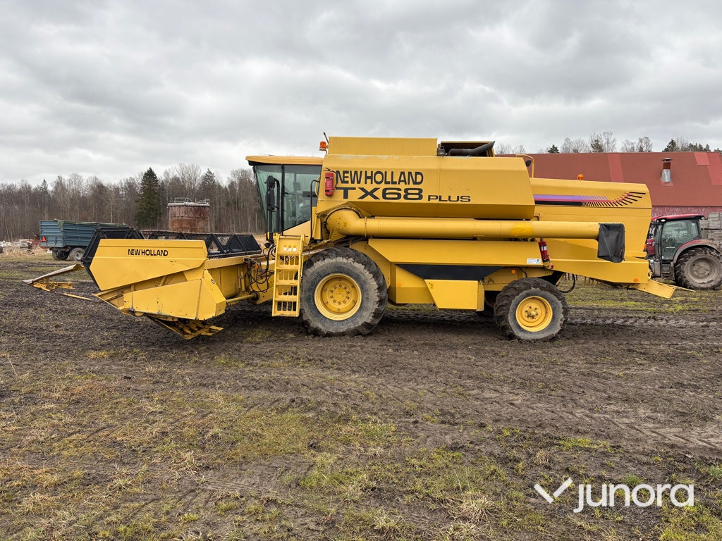 Skördetröska och vagn - NEW HOLLAND, TX68 PLUS