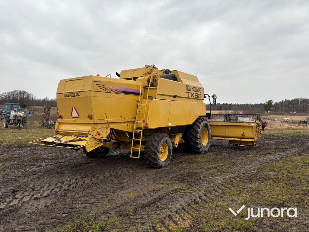 Skördetröska och vagn - NEW HOLLAND, TX68 PLUS