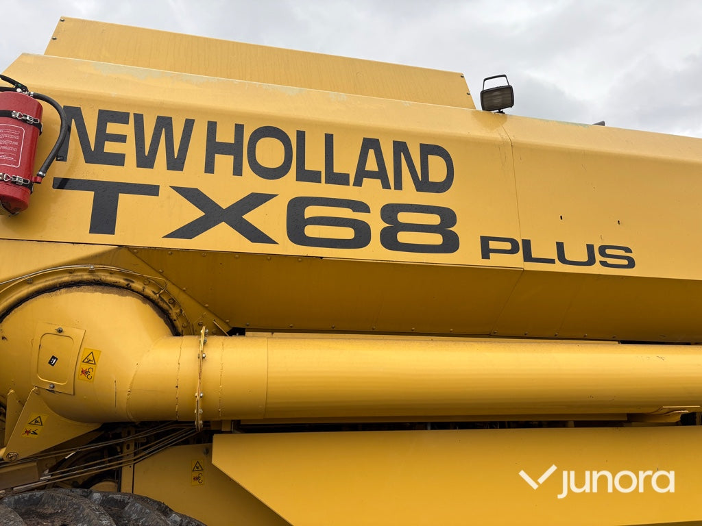 Skördetröska och vagn - NEW HOLLAND, TX68 PLUS