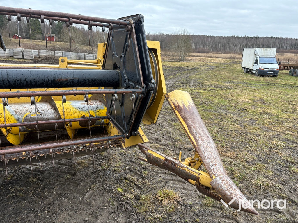 Skördetröska och vagn - NEW HOLLAND, TX68 PLUS