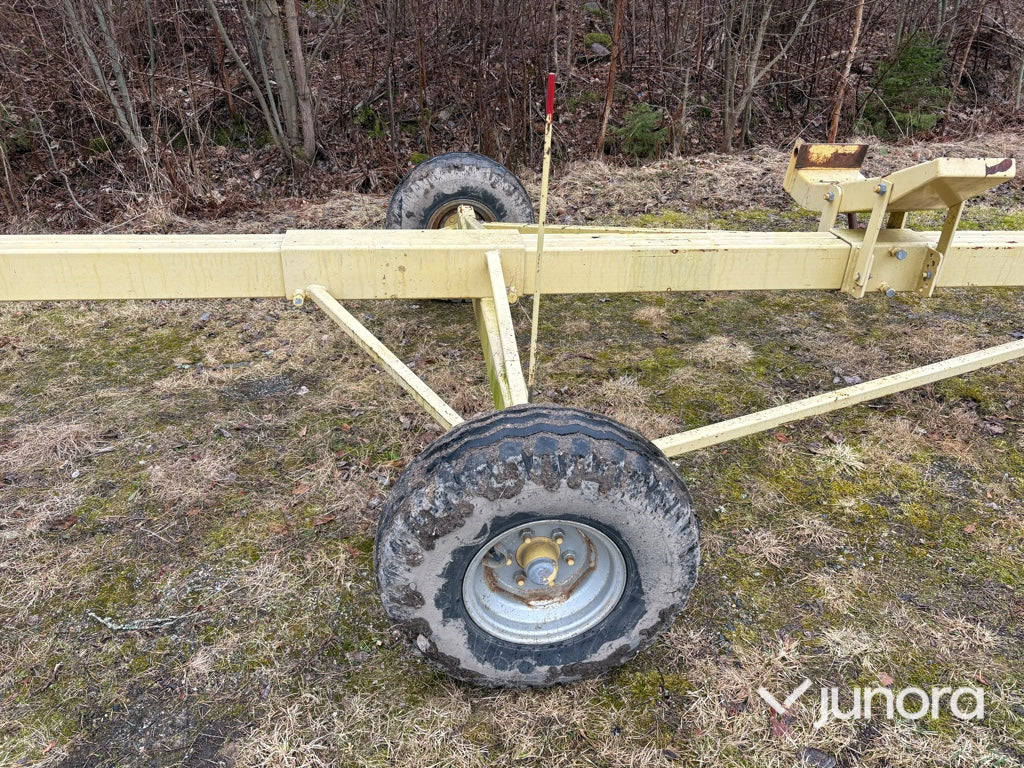 Skördetröska och vagn - NEW HOLLAND, TX68 PLUS