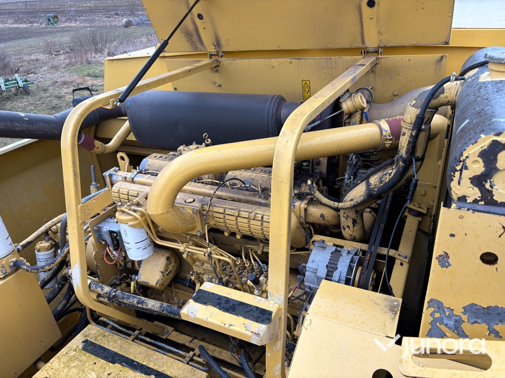 Skördetröska och vagn - NEW HOLLAND, TX68 PLUS