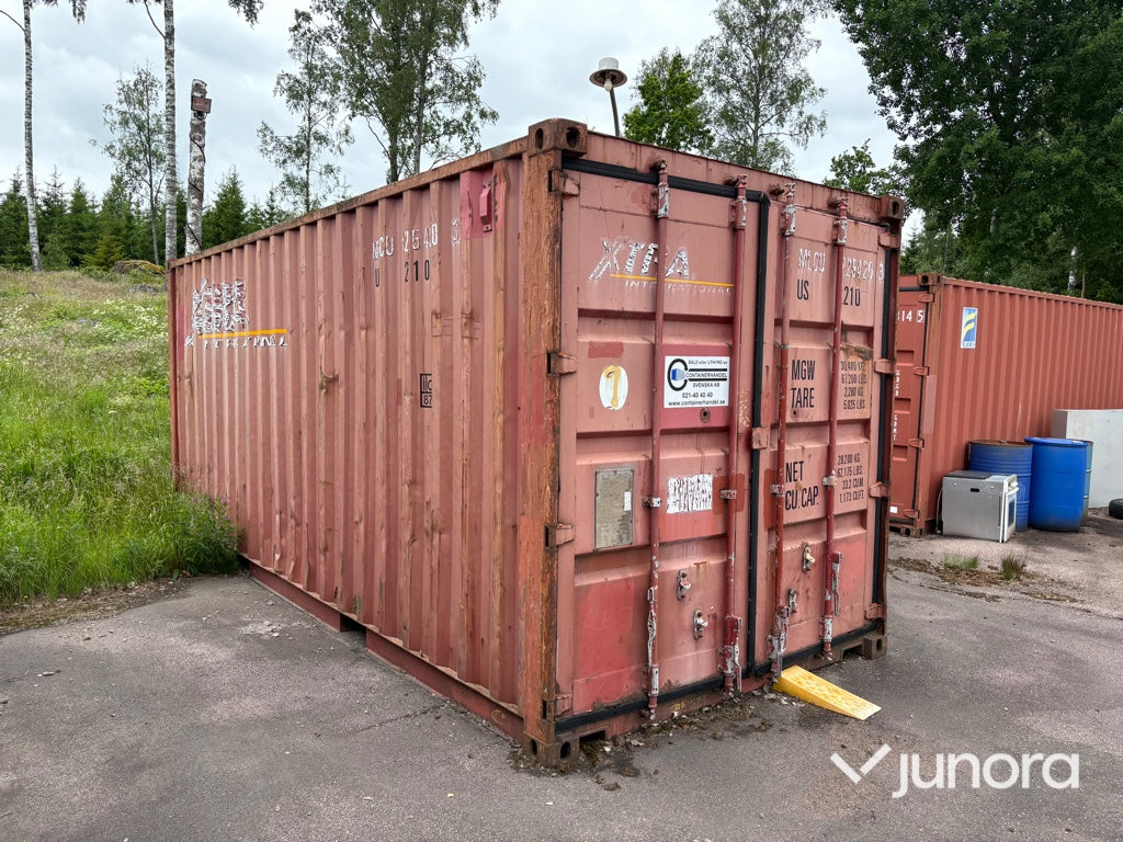 Container - 20 fot med diverse saker
