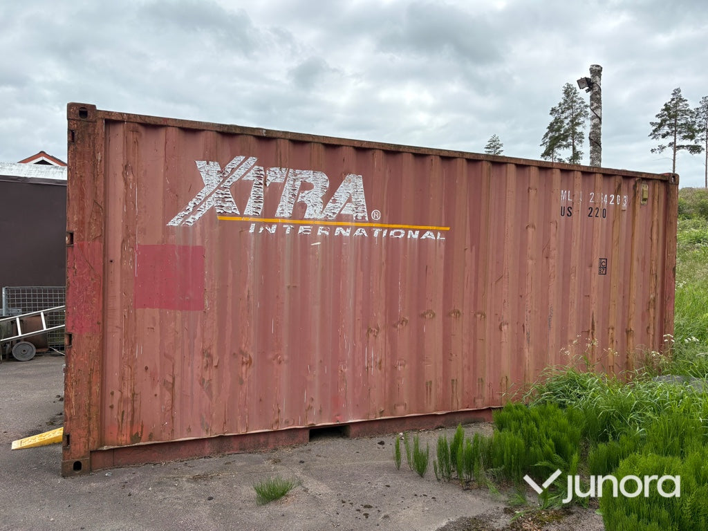 Container - 20 fot med diverse saker
