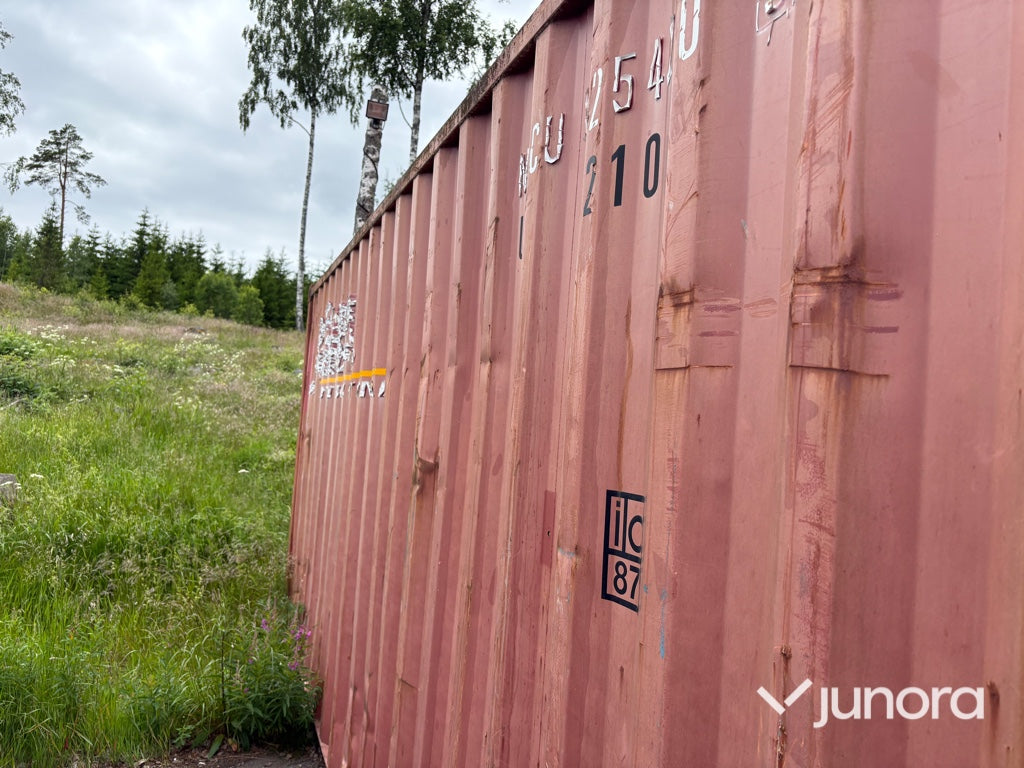 Container - 20 fot med diverse saker