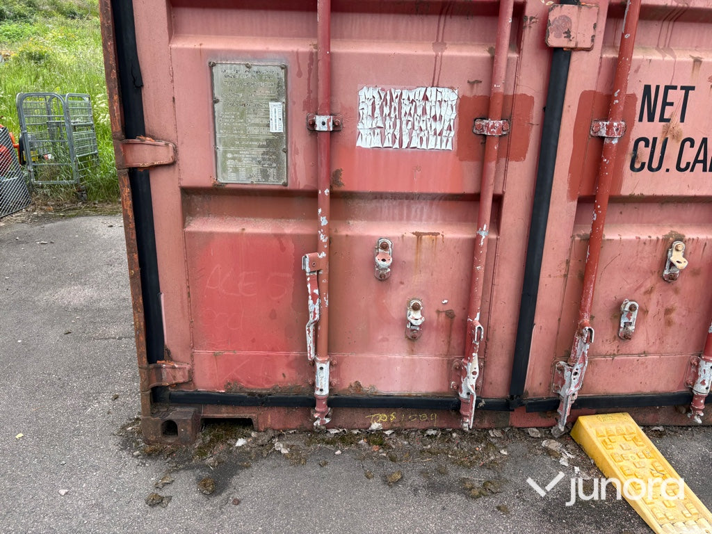 Container - 20 fot med diverse saker