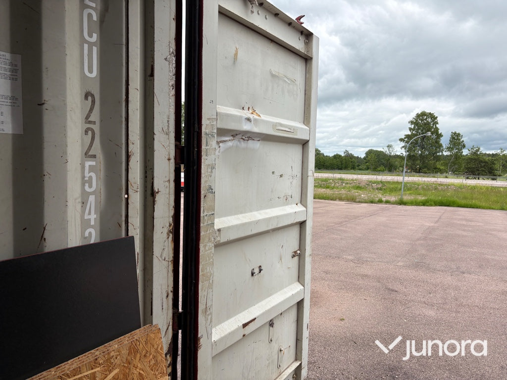 Container - 20 fot med diverse saker