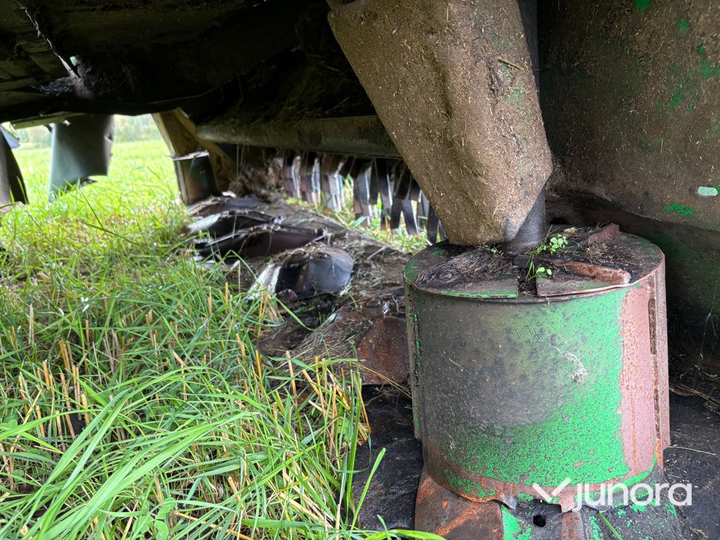 Slåtterkross - John Deere, 735