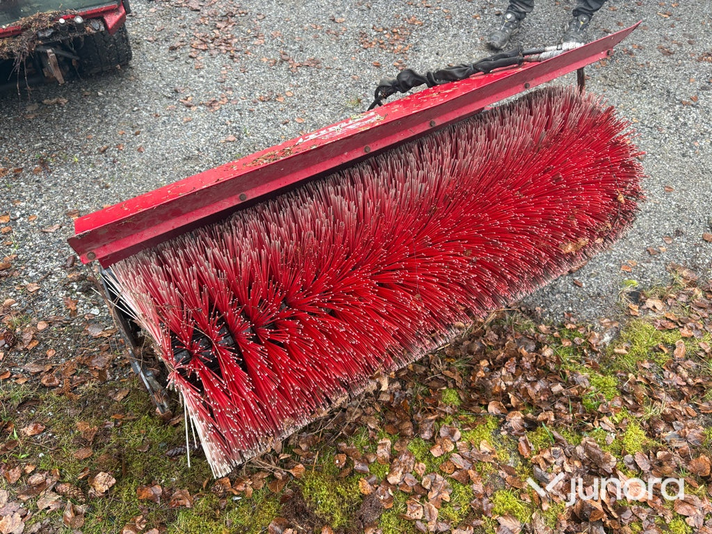 Redskapsbärare +Sandspridare + Sopvals - Timan, VPM-3400