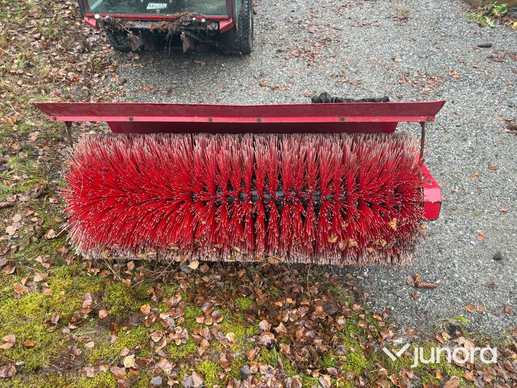 Redskapsbärare +Sandspridare + Sopvals - Timan, VPM-3400