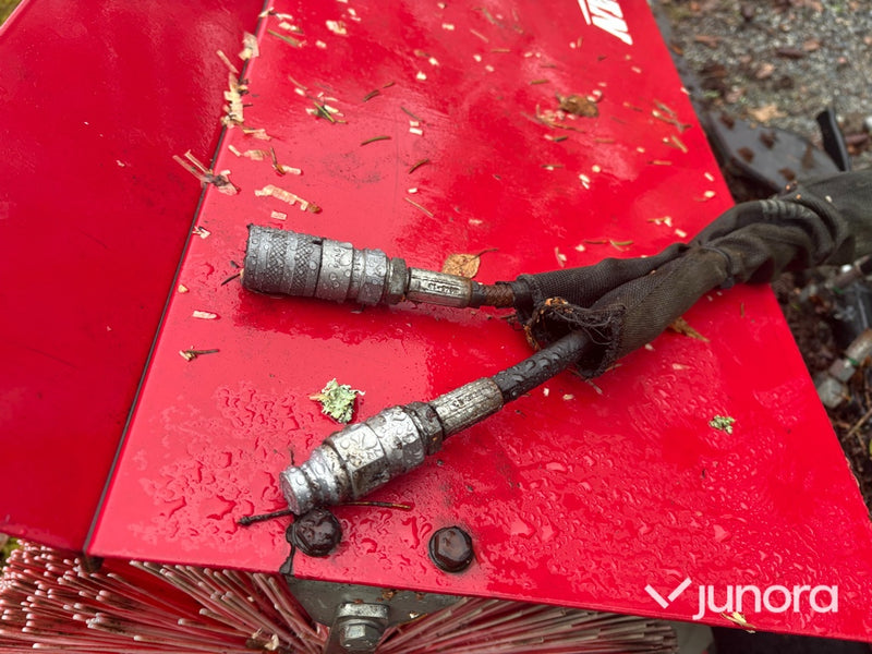 Redskapsbärare +Sandspridare + Sopvals - Timan, VPM-3400