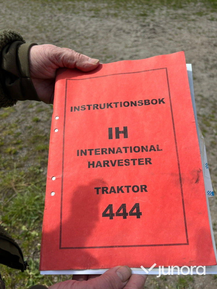 Traktor International 444