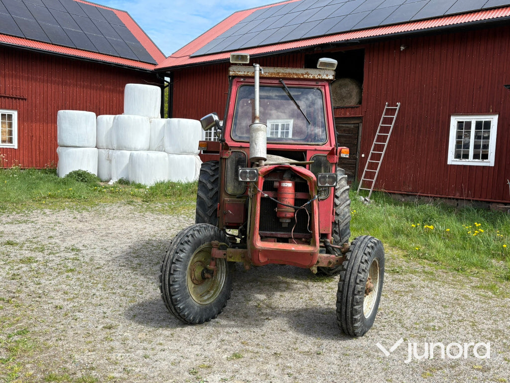 Traktor International 444