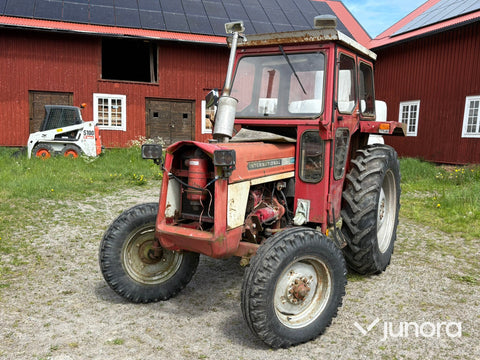 Traktor International 444