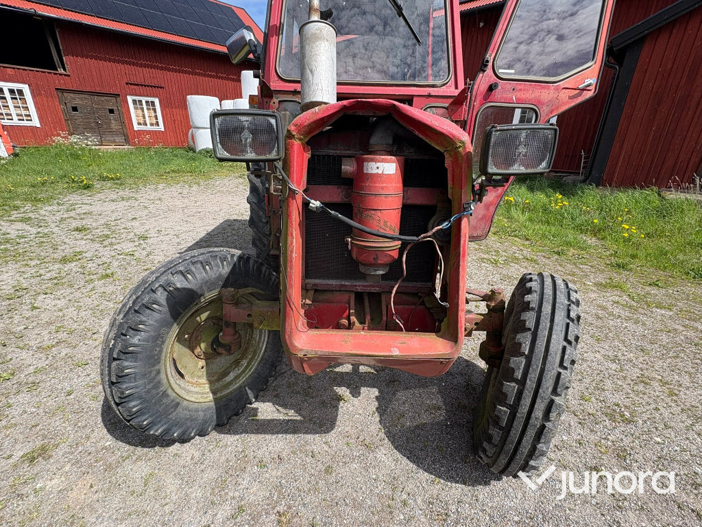 Traktor International 444