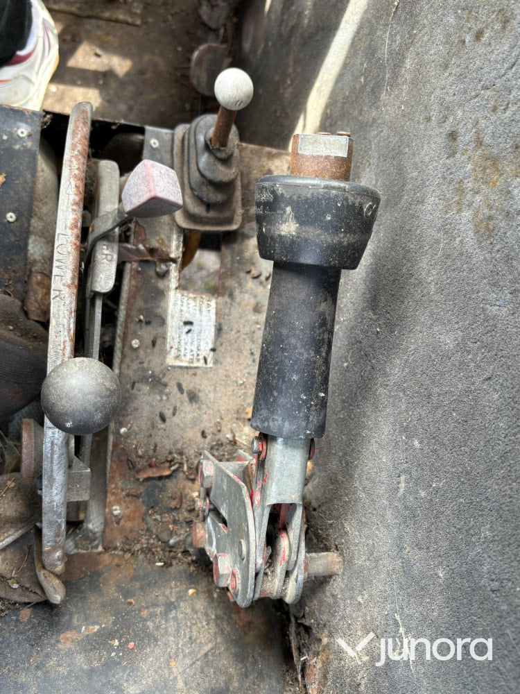 Traktor International 444