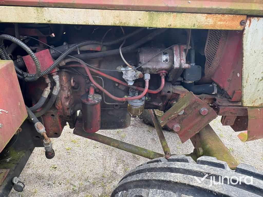 Traktor International 444