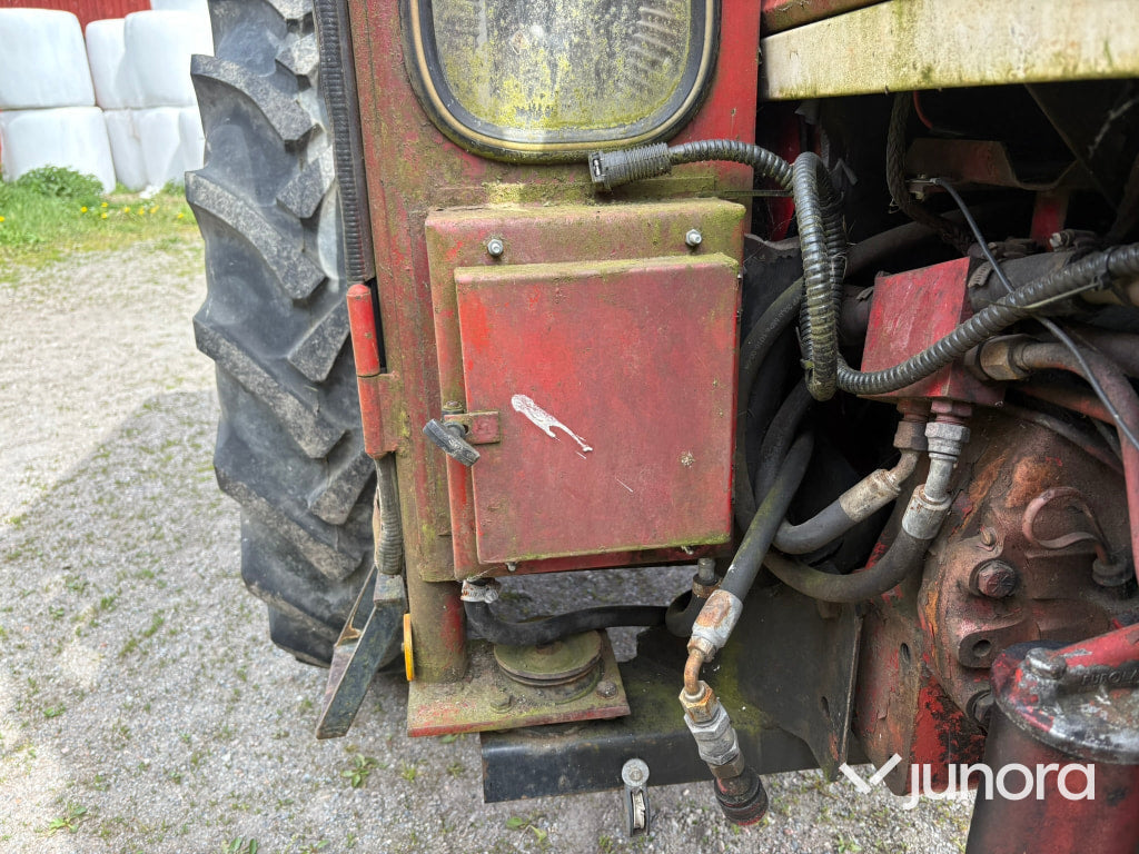 Traktor International 444