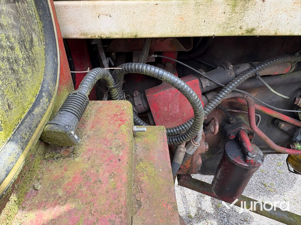 Traktor International 444