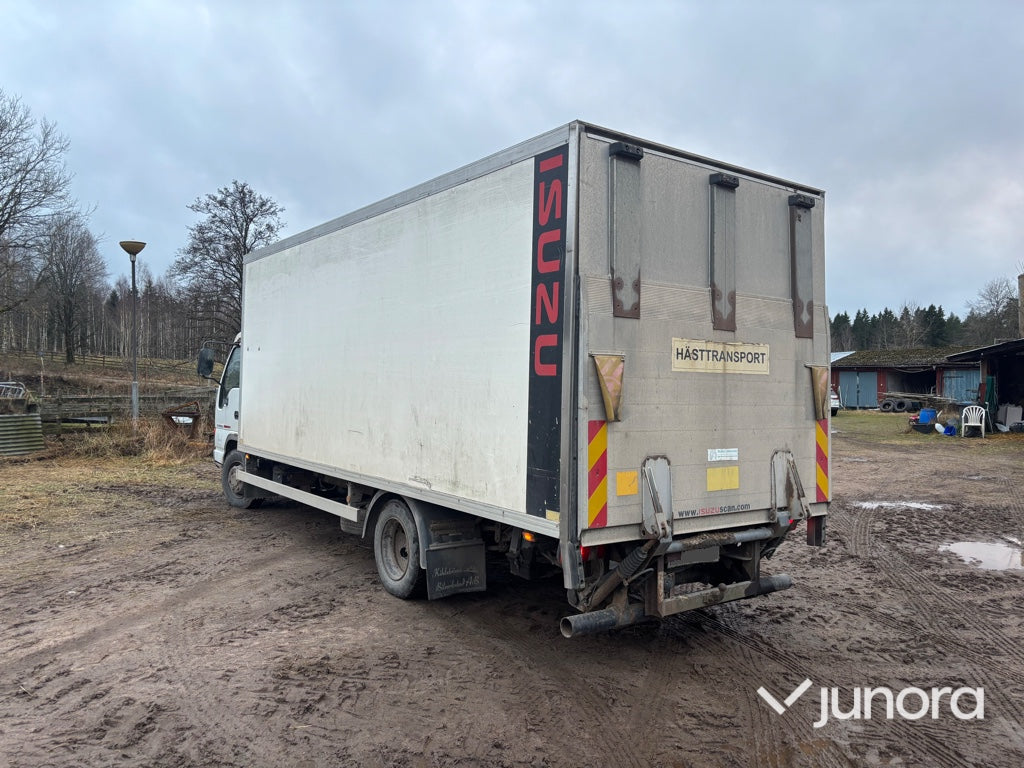 Hästlastbil - Isuzu, NQR70T