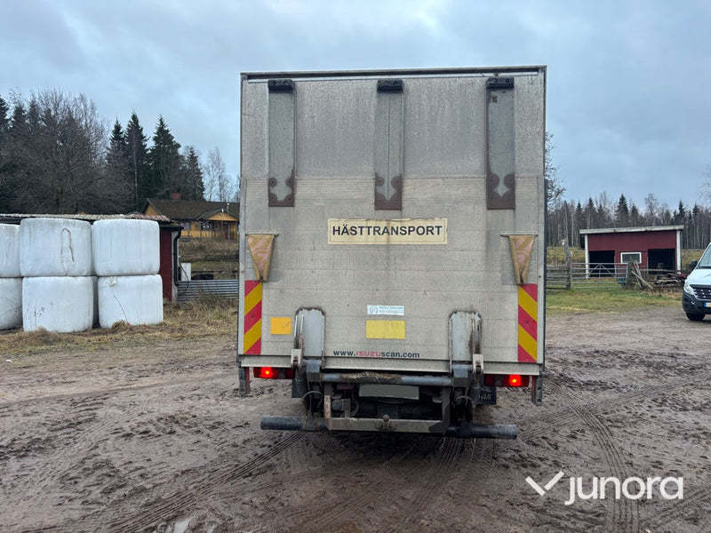 Hästlastbil - Isuzu, NQR70T