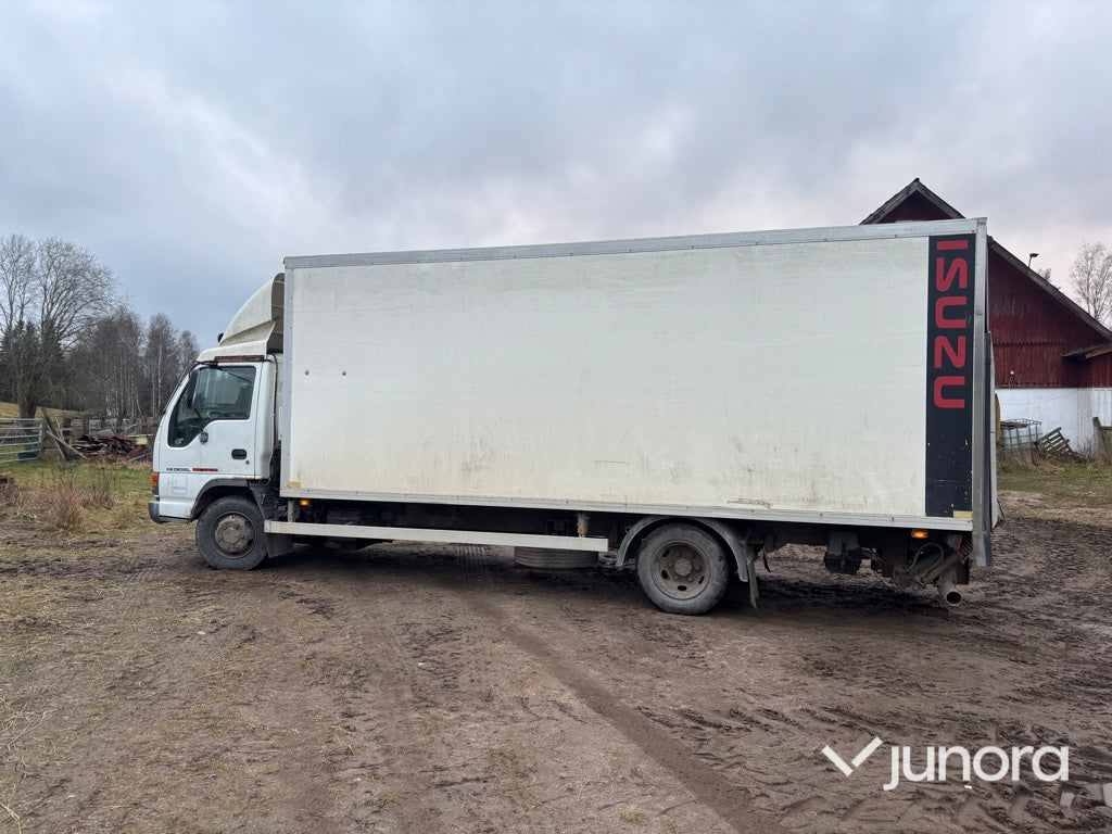 Hästlastbil - Isuzu, NQR70T