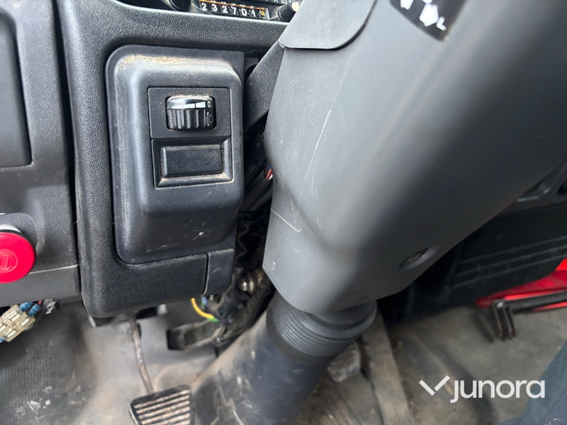 Hästlastbil - Isuzu, NQR70T