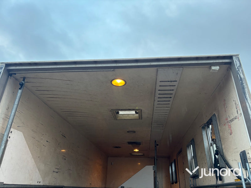 Hästlastbil - Isuzu, NQR70T