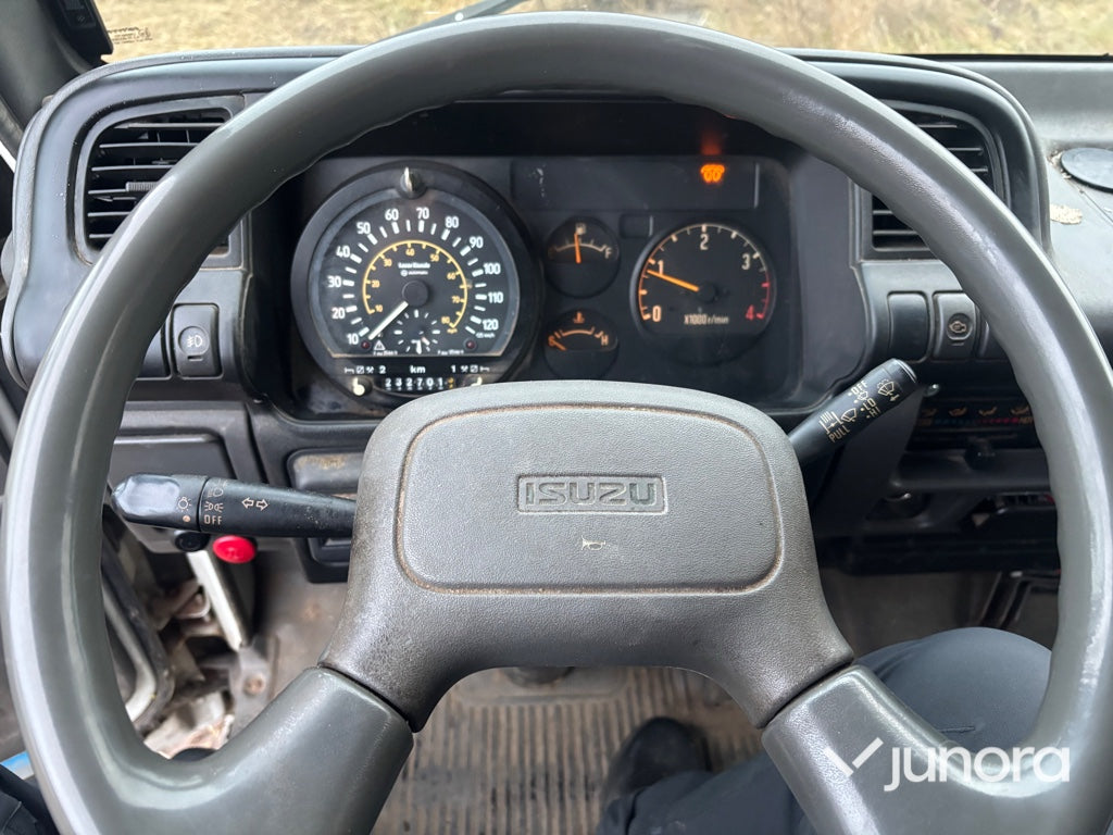 Hästlastbil - Isuzu, NQR70T